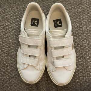 VEJA. RECIFE LOGO. Sneakers.